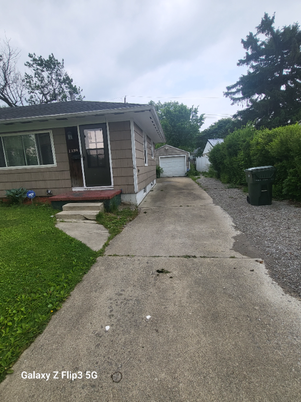 1339 Shady Lane Rd - Photo 3 of 18