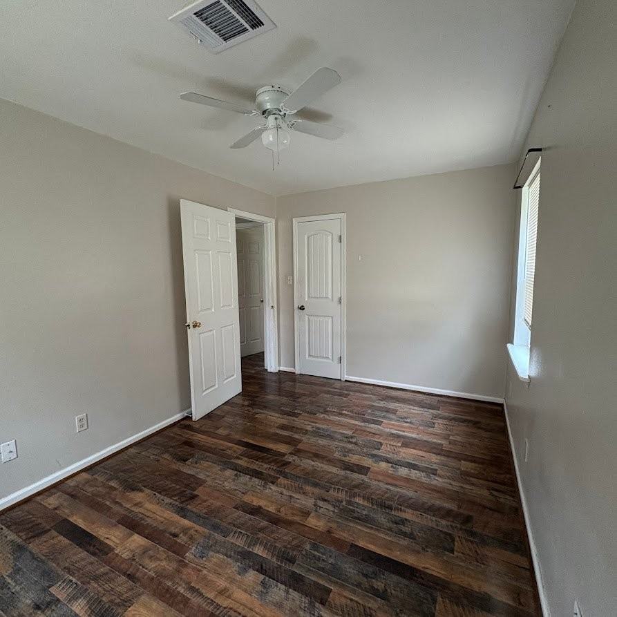 1301 Stadium Dr - Photo 4 of 11