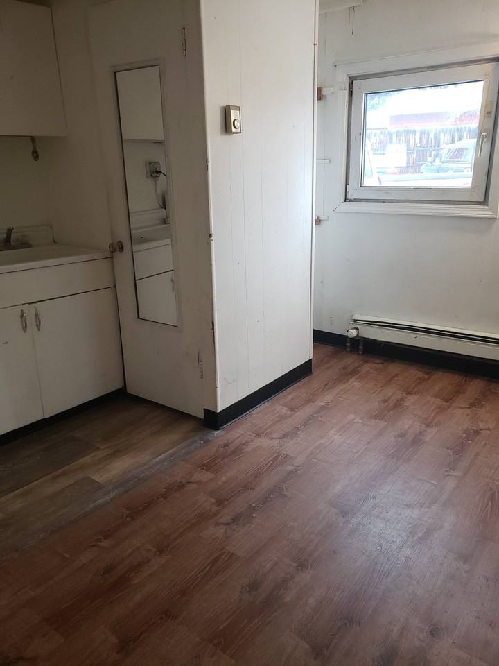 1128 Hess Ave #X - Photo 2 of 10