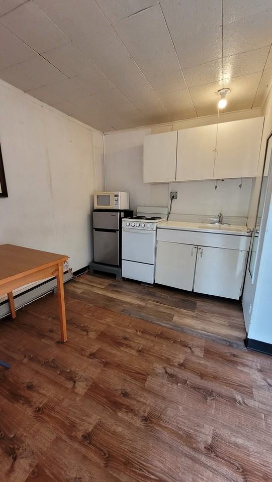 1128 Hess Ave #X - Photo 5 of 10