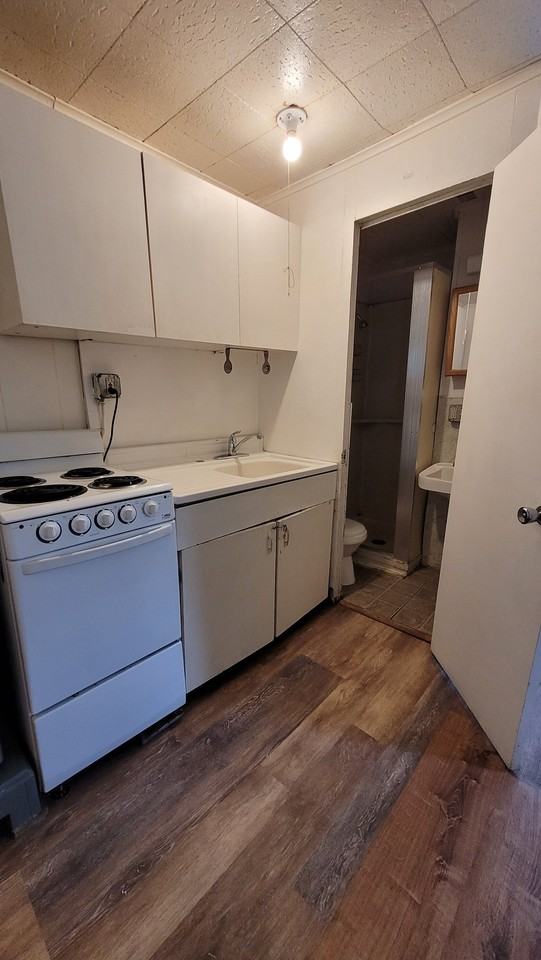 1128 Hess Ave #X - Photo 7 of 10