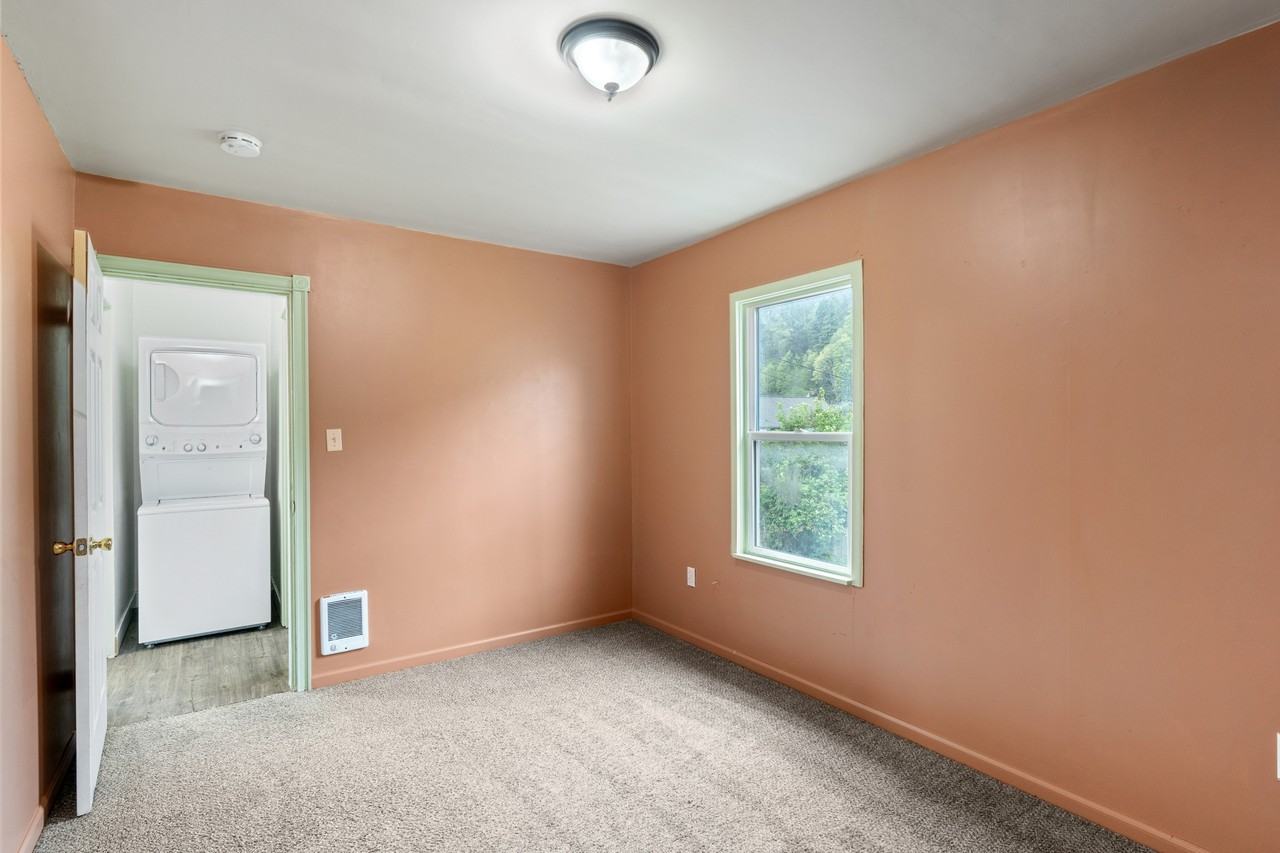 2515 1/2 Sumner Ave #2 - Photo 3 of 16