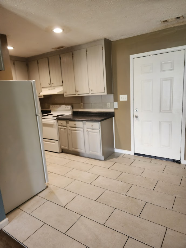 5766 Aftonshire Dr - Photo 3 of 13