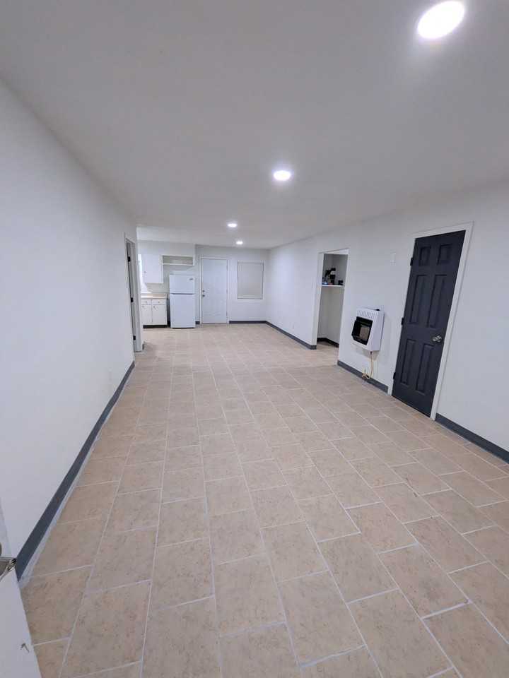 1726 E Dartmouth St #A - Photo 3 of 10