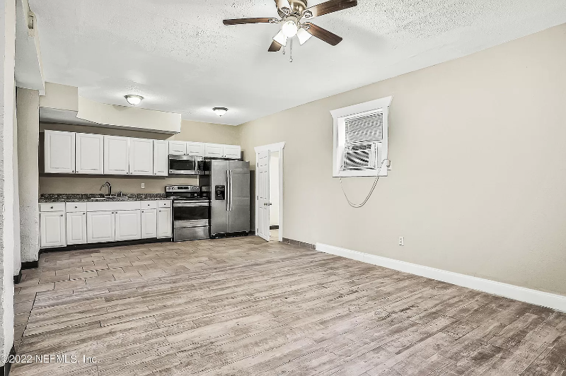 8036 Mattox Ave - Photo 4 of 7