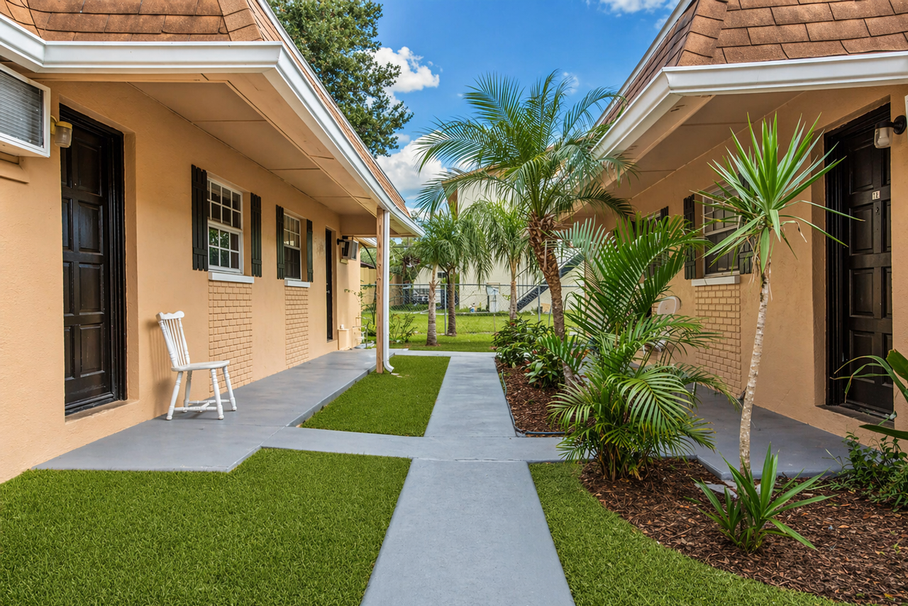 Uptown Villas 22 - Photo 3 of 3