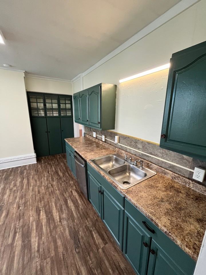 243 W Locust St #1 - Photo 7 of 23