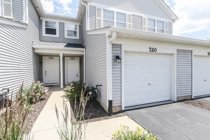 720 Woodewind Dr - Photo 2 of 20