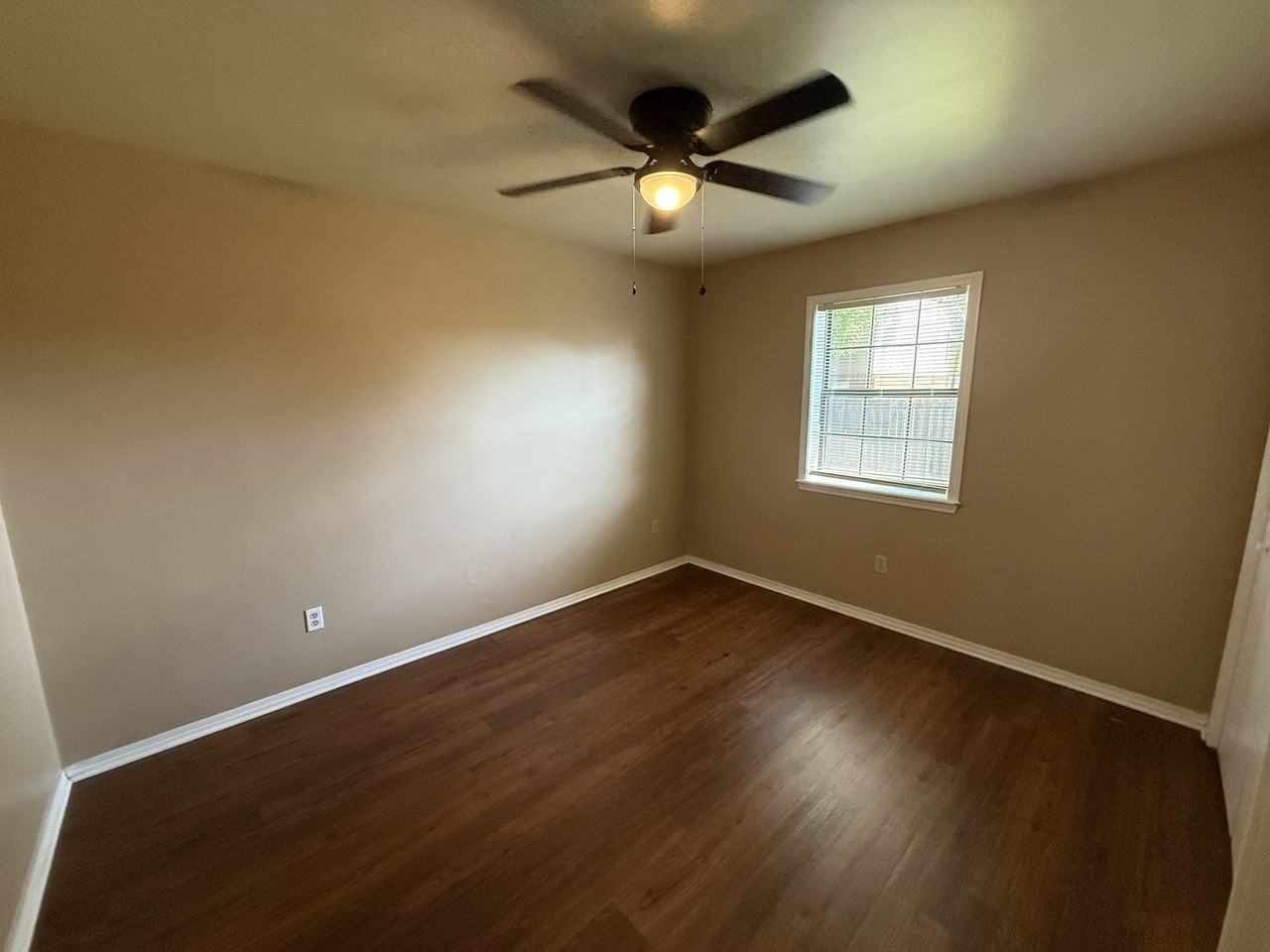 2626 W C St - Photo 5 of 7