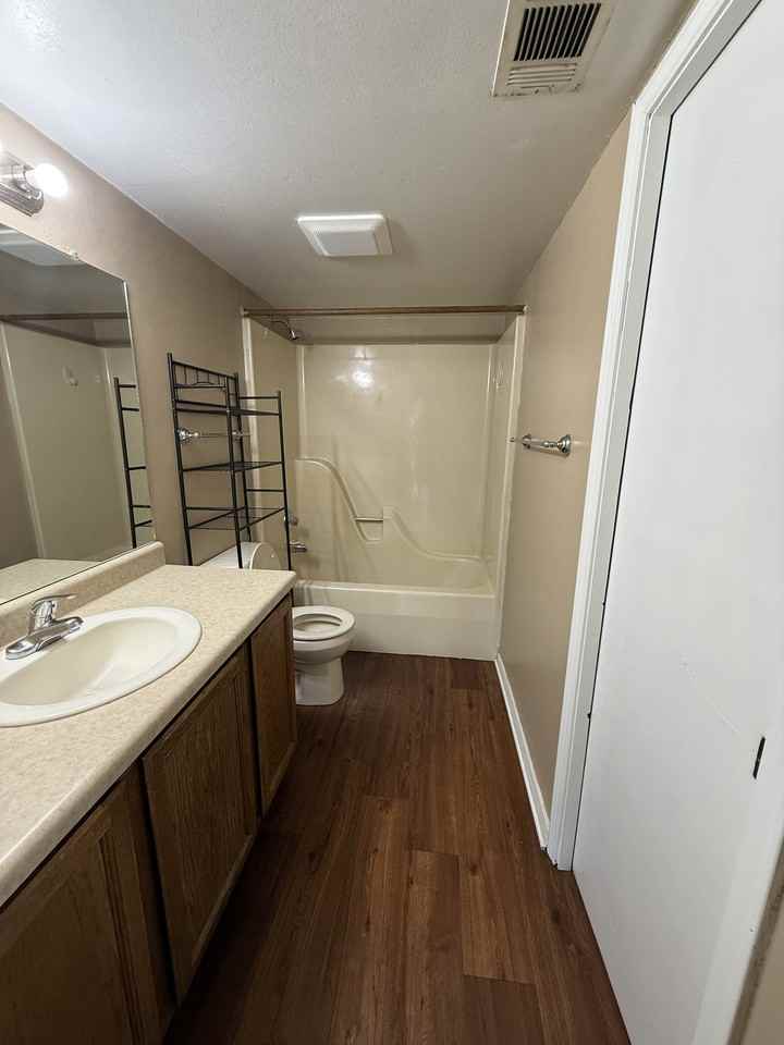 2626 W C St - Photo 6 of 7