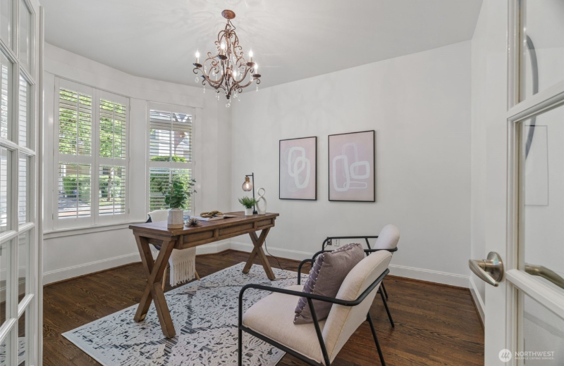 1340 Bellevue Way Se - Photo 2 of 20