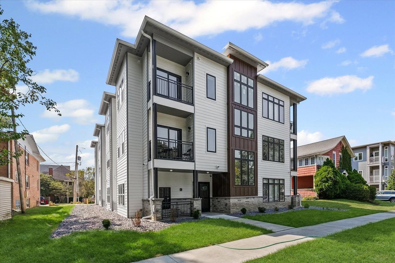 305 W Washington - Photo 2 of 31