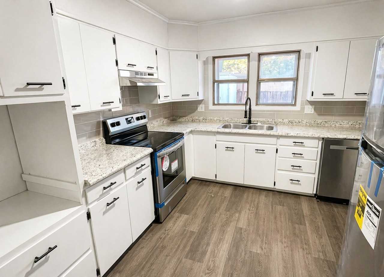 2317 Cedar St - Photo 2 of 7