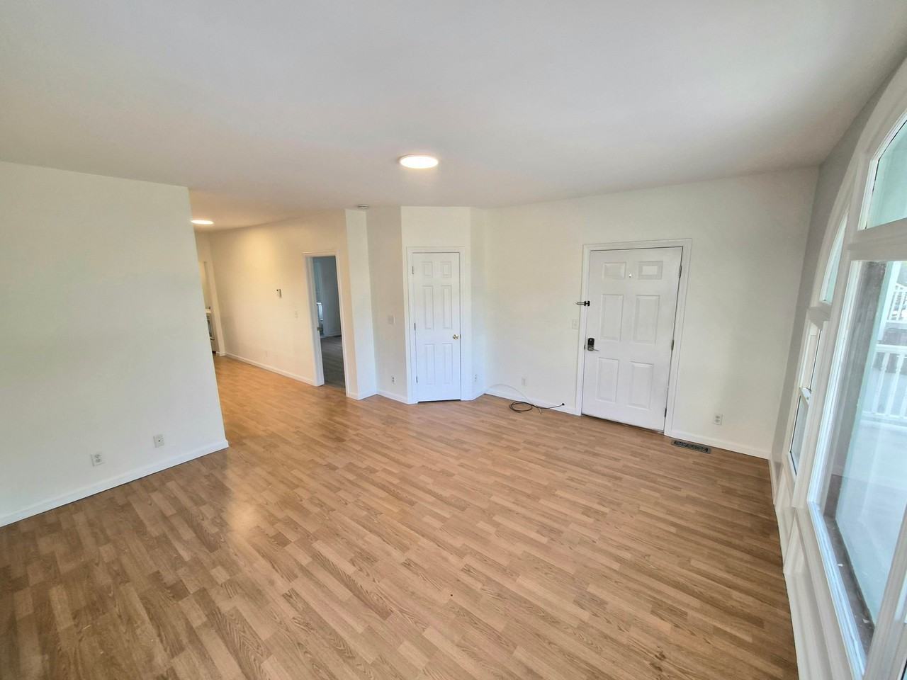 142 Washington St #1 - Photo 4 of 17