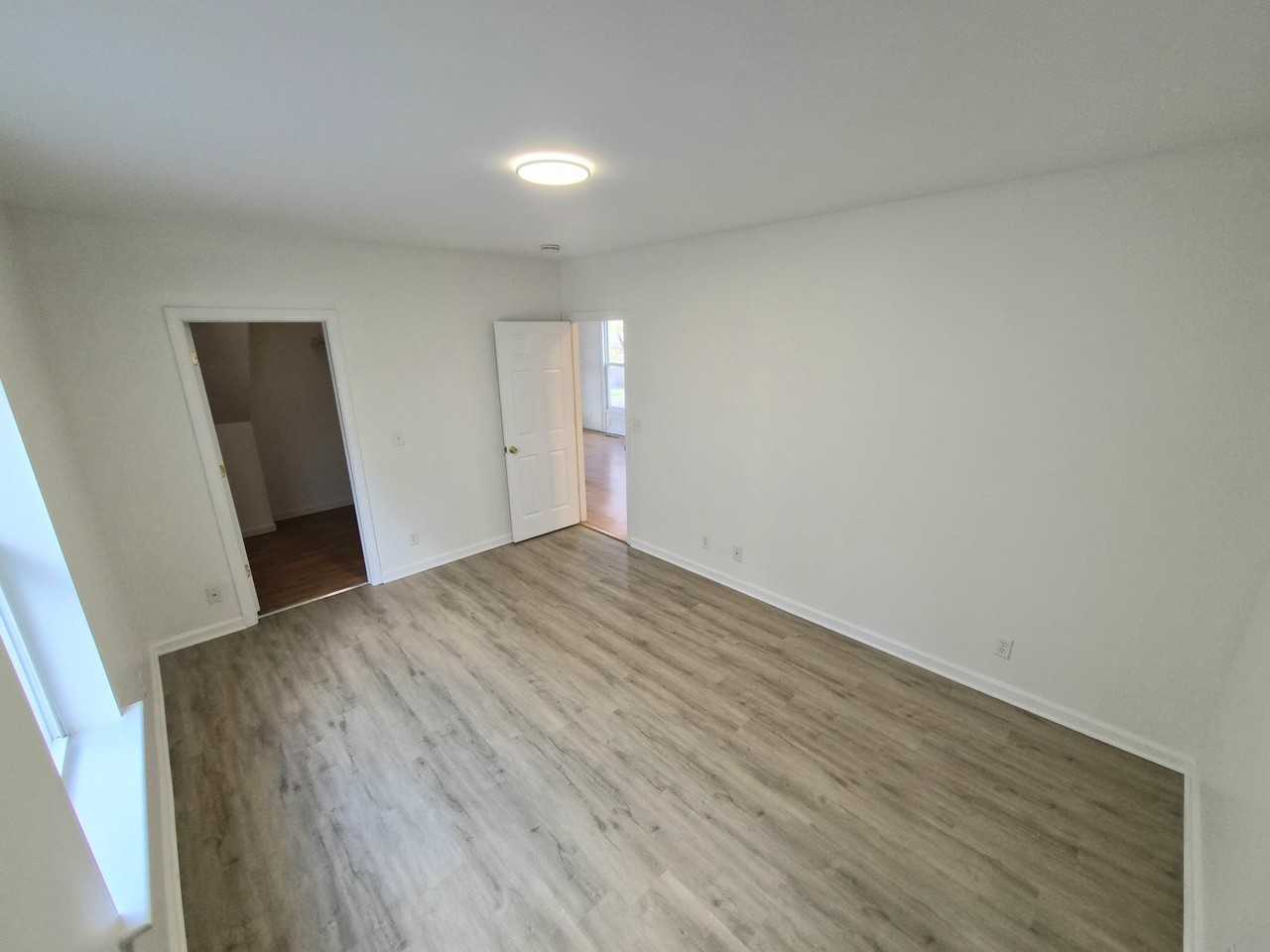 142 Washington St #1 - Photo 5 of 17