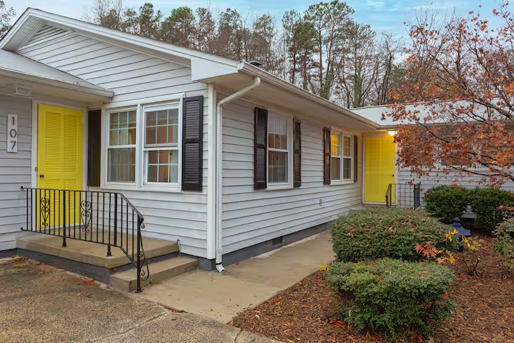 107 S Wyrick St - Photo 2 of 20