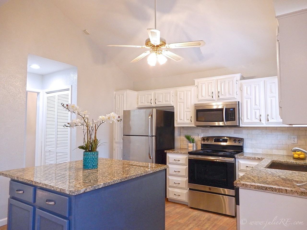 3636 Country Club Dr W - Photo 6 of 41