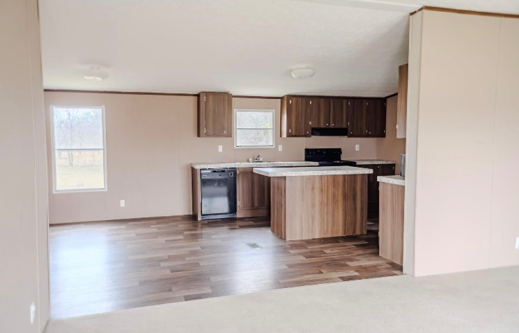 565 Mustang Dr - Photo 2 of 18