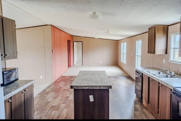 565 Mustang Dr - Photo 4 of 18