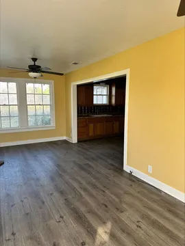 406 Dayton St - Photo 3 of 10