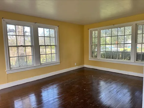 406 Dayton St - Photo 7 of 10