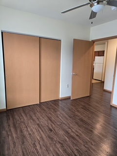 525 10th St W - Photo 6 of 7