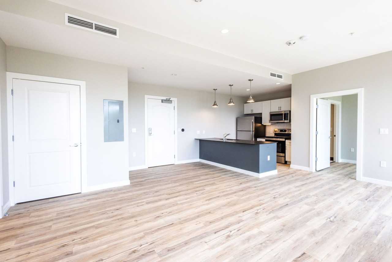 Peach and 5th West - Photo 6 of 16