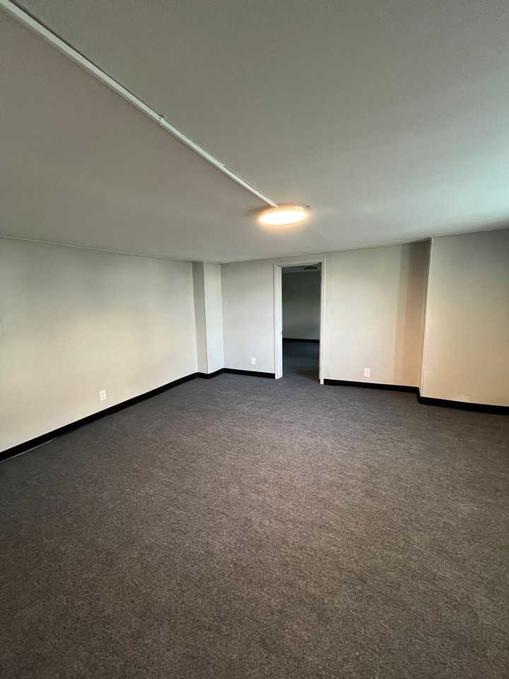 1508 W 14th St #4 - Photo 6 of 11