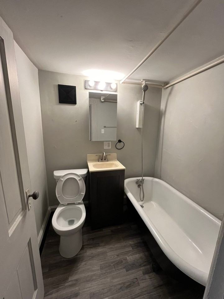 1508 W 14th St #4 - Photo 7 of 11