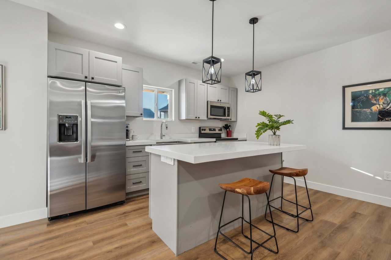 1073 N Mill Rd - Photo 2 of 9