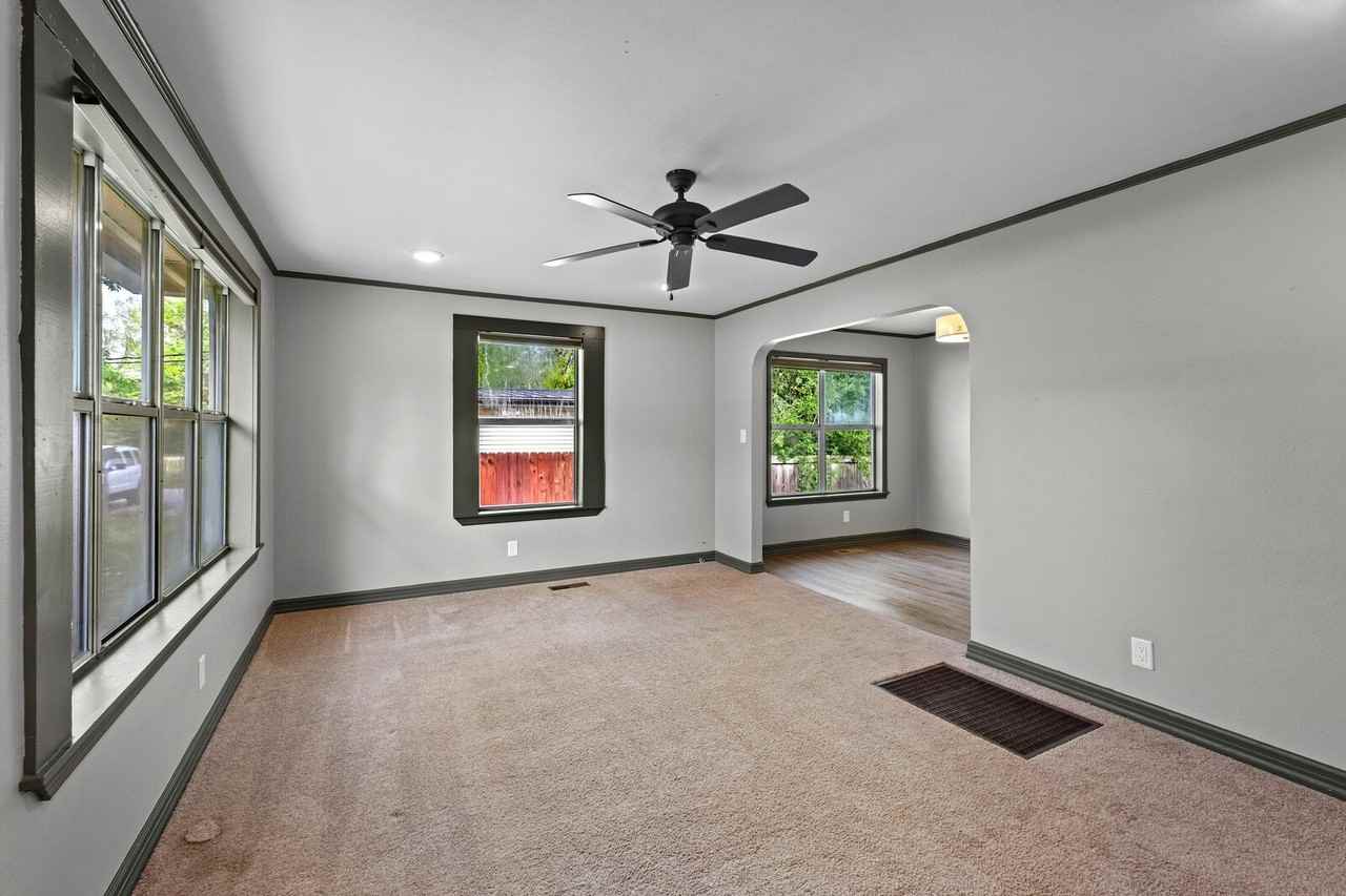 2228 W Wedington Dr - Photo 2 of 20