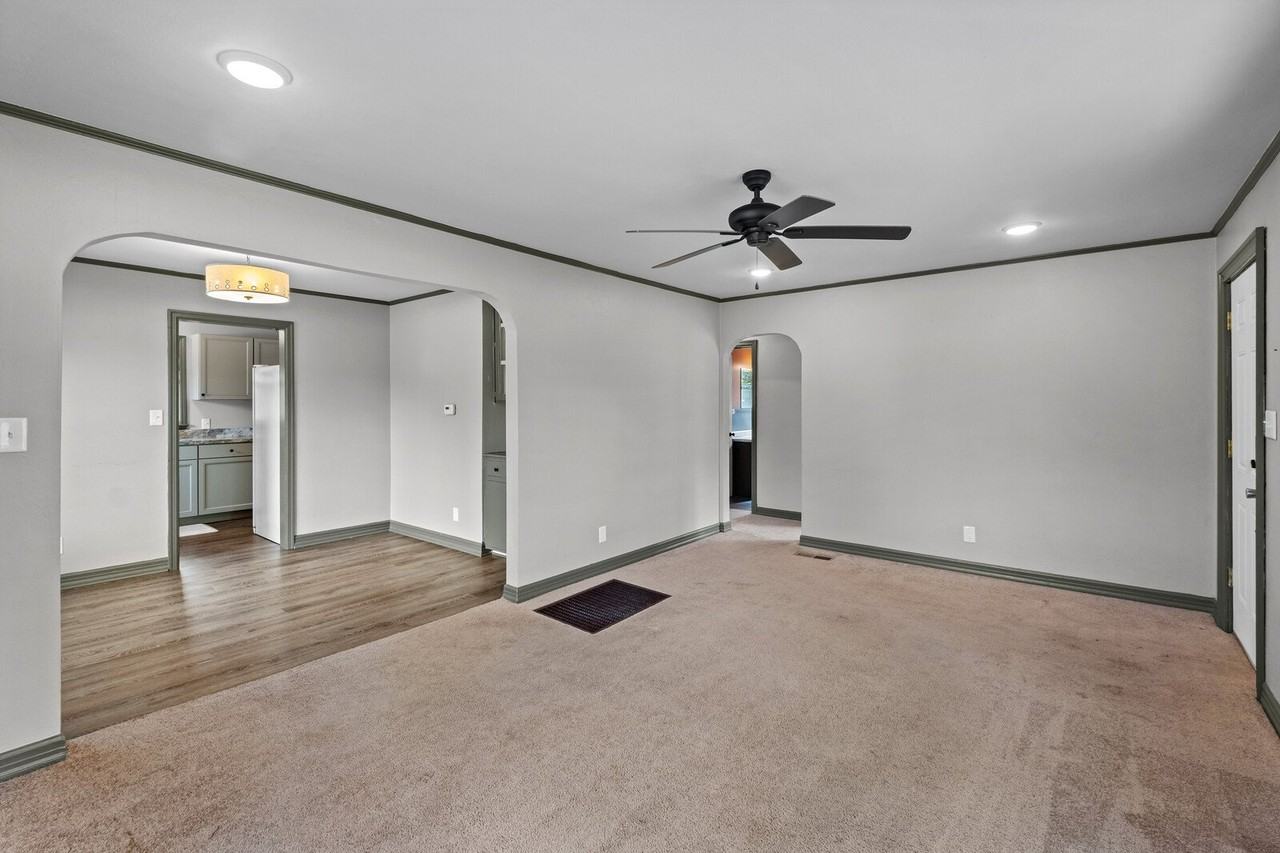 2228 W Wedington Dr - Photo 3 of 20