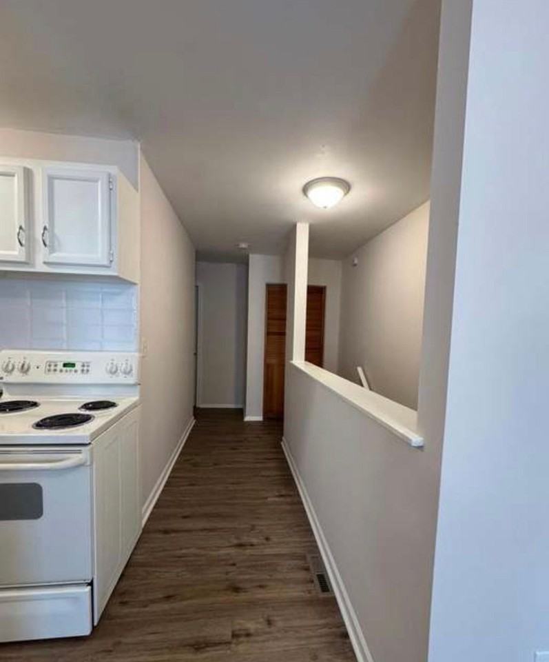 731 W 4th St #A - Photo 5 of 10