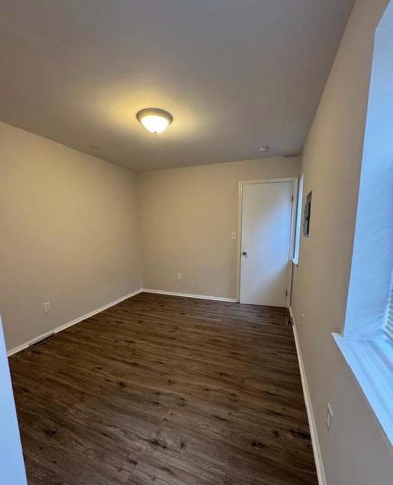 731 W 4th St #A - Photo 6 of 10