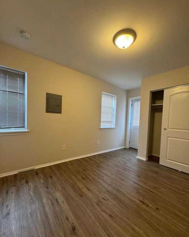 731 W 4th St #A - Photo 7 of 10