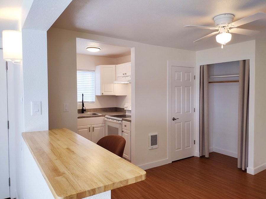 445 Sw 7th St - Photo 4 of 25