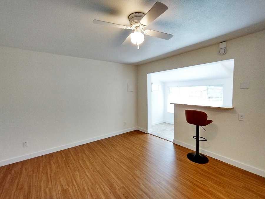 445 Sw 7th St - Photo 5 of 25