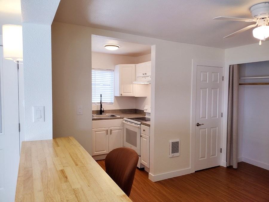 445 Sw 7th St - Photo 7 of 25