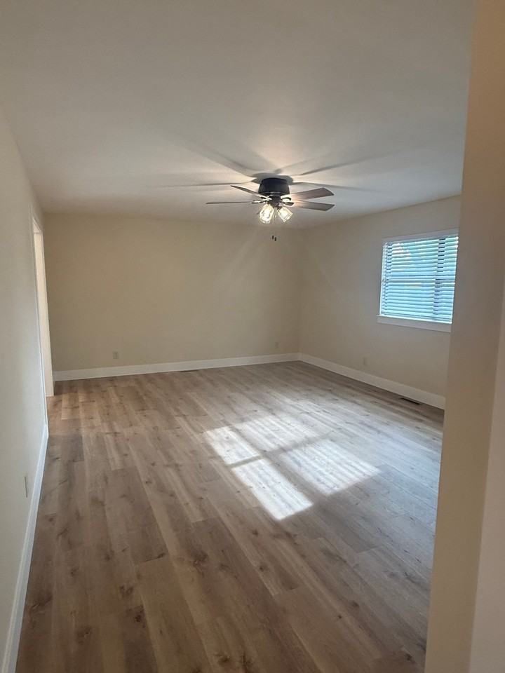 2405 Farmstead St - Photo 6 of 20