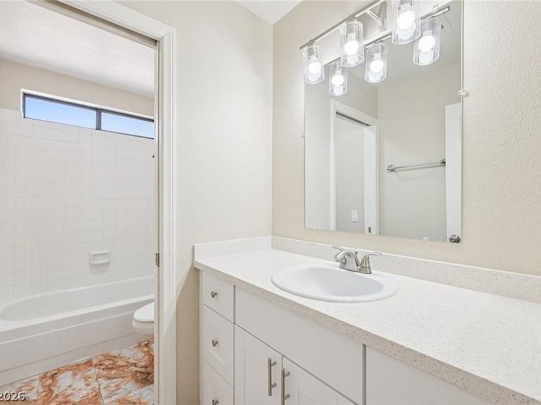 582 Kavanagh Pl - Photo 4 of 8