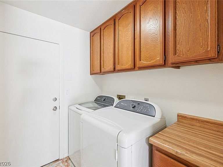 582 Kavanagh Pl - Photo 5 of 8