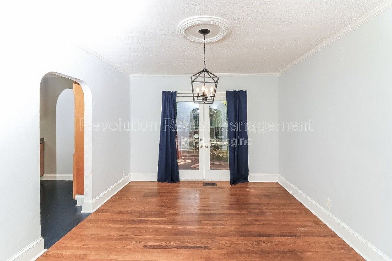 370 Haas Ave Se - Photo 4 of 11