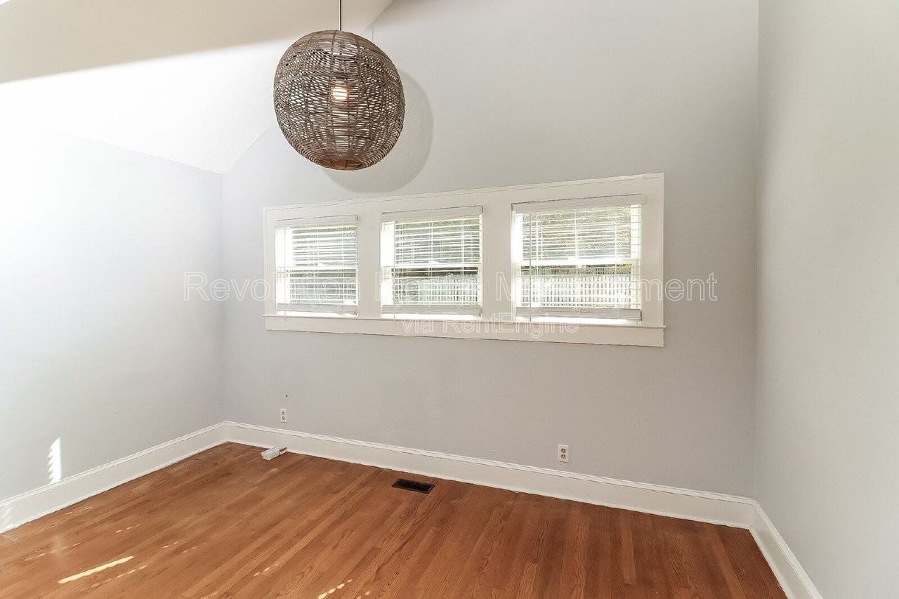 370 Haas Ave Se - Photo 7 of 11