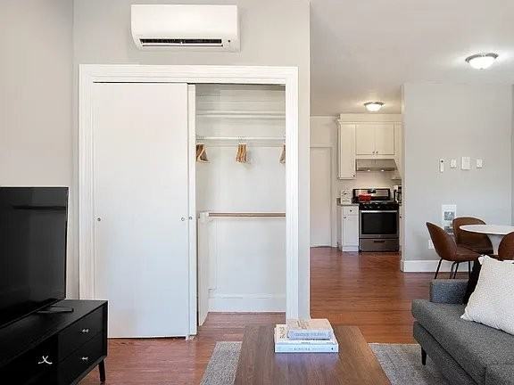 333 C St Se #2 - Photo 5 of 10