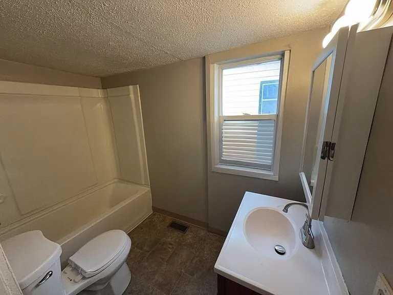 1233 Williams St - Photo 7 of 10