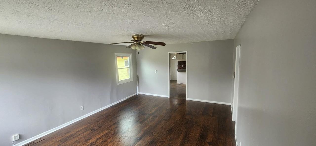 17001 Lipton Ave - Photo 2 of 6