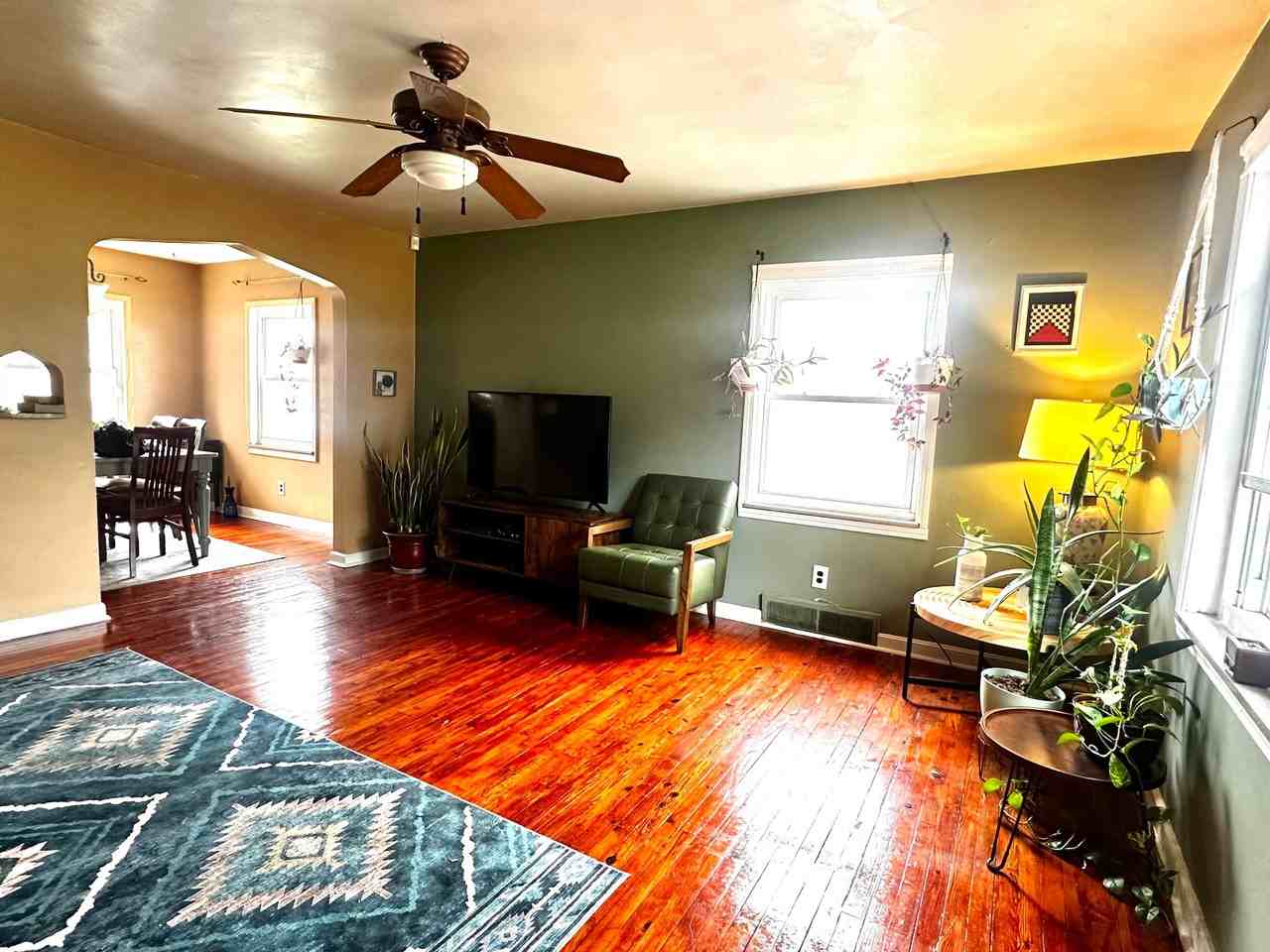 1526 Edwards St - Photo 2 of 27