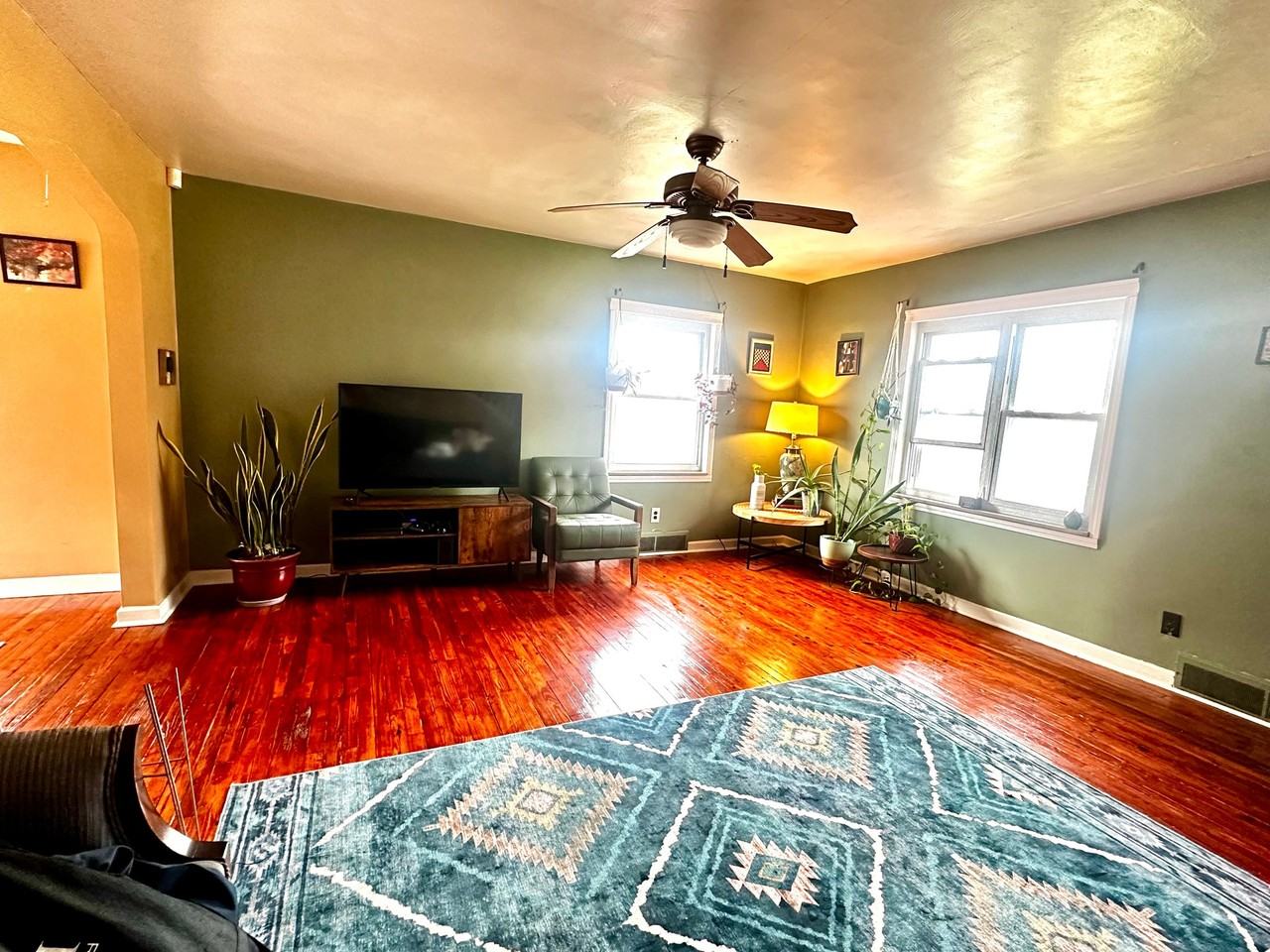 1526 Edwards St - Photo 3 of 27