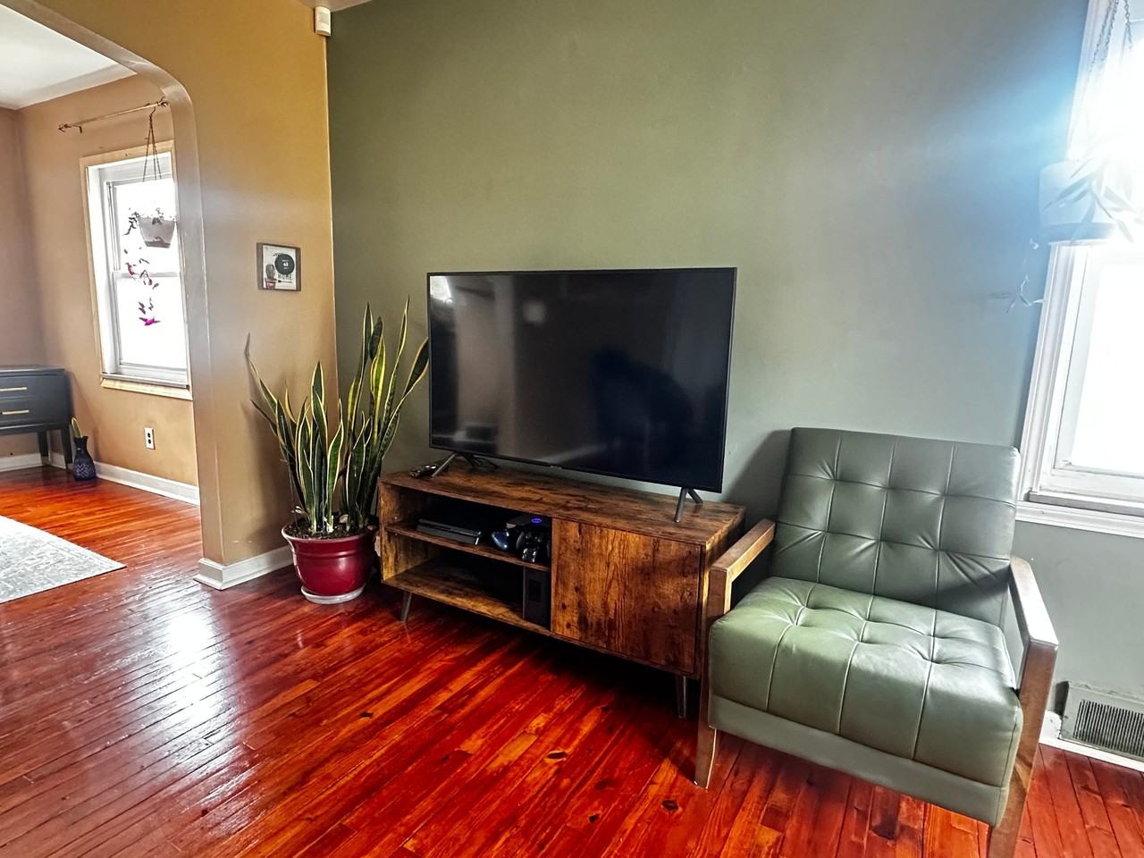 1526 Edwards St - Photo 4 of 27