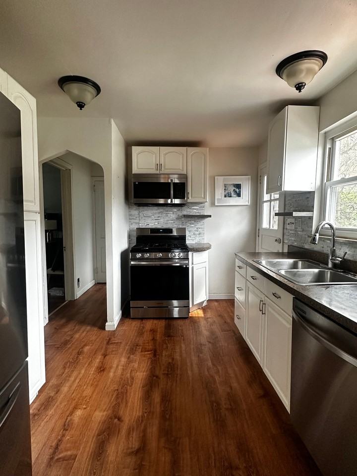 1526 Edwards St - Photo 7 of 27